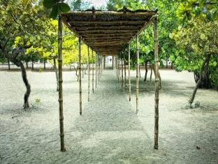 Crystal Beach Resort San Narciso Экстерьер фото